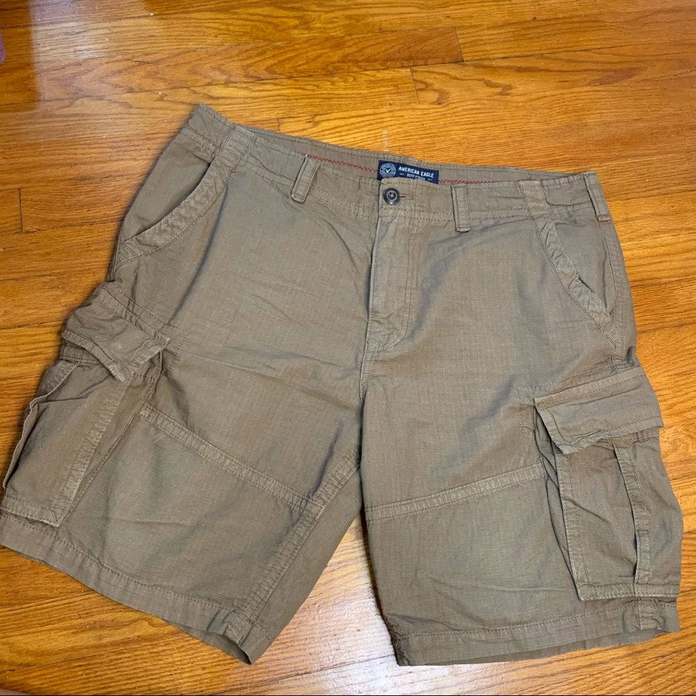 American Eagle Classic Cargo Brown Khaki Shorts